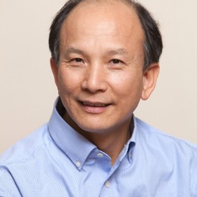 Qigong Master Chunyi Lin